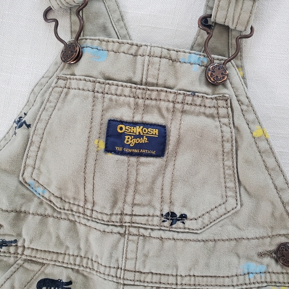 Oshkosh reptile frog turtle shortalls 9 months - Picture 2 of 5